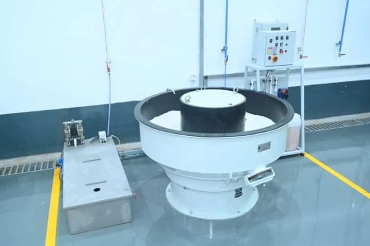 Vibratory finishing machines